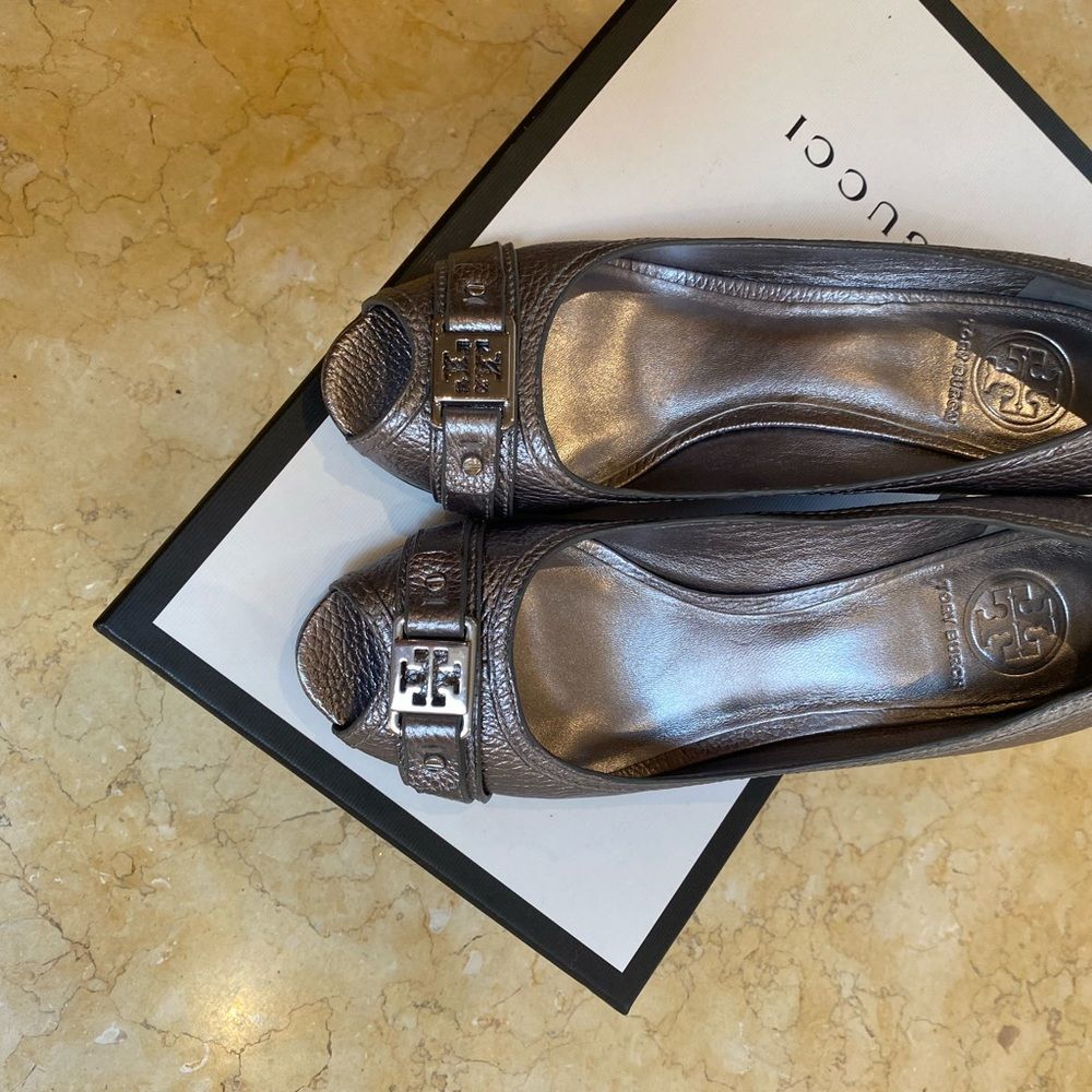 Tory Burch Metallic Pewter Leather Wedge Sandals - Picture 8 of 11